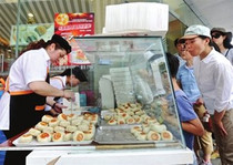 Suzhou Jinjin long hair shrimp meat fresh meat moon cake 10 a box