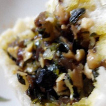 The delicious mushroom greens on the Suzhou market are amazing. The price is 8 33 yuan.