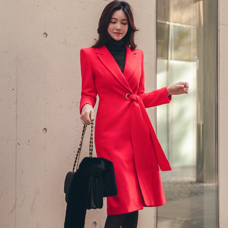 红色外套搭森系连衣裙,森女也喜庆洋洋