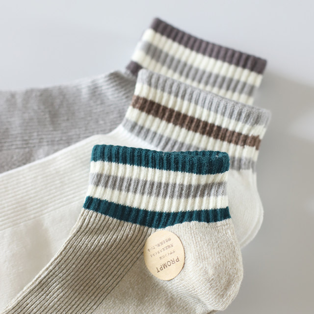 ກ່ອງຂອງຂວັນຖົງຕີນຂອງຜູ້ຊາຍໃນພາກຮຽນ spring ແລະດູໃບໄມ້ລົ່ນຝ້າຍບໍລິສຸດ socks ເຮືອວິທະຍາໄລແບບສາມ stripes versatile striped ຕ່ໍາເທິງບາງ breathable ກິລາ socks