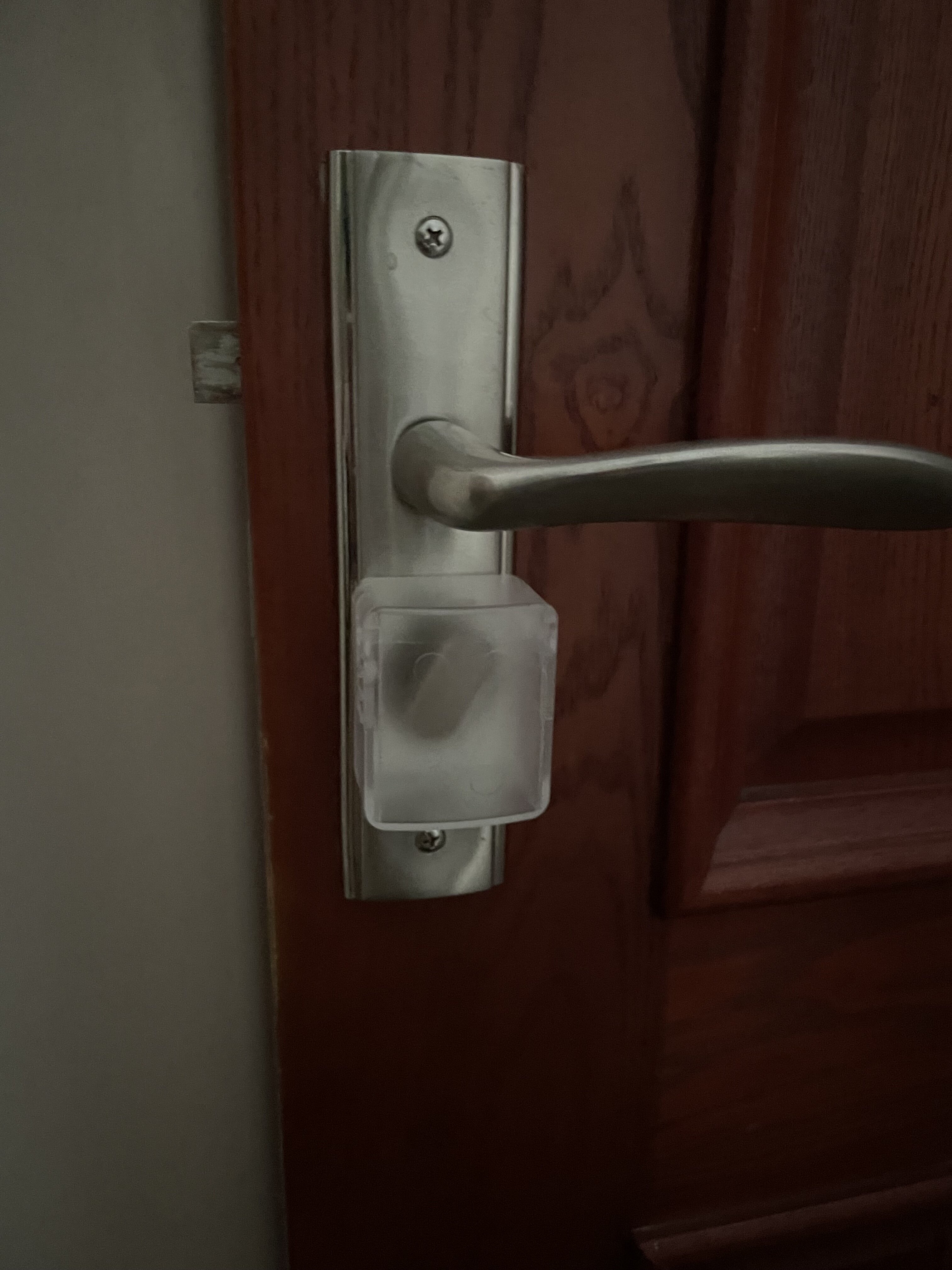 儿童防盗门卧室保护罩宝宝小孩防反锁神器安全锁保护房门开门锁扣