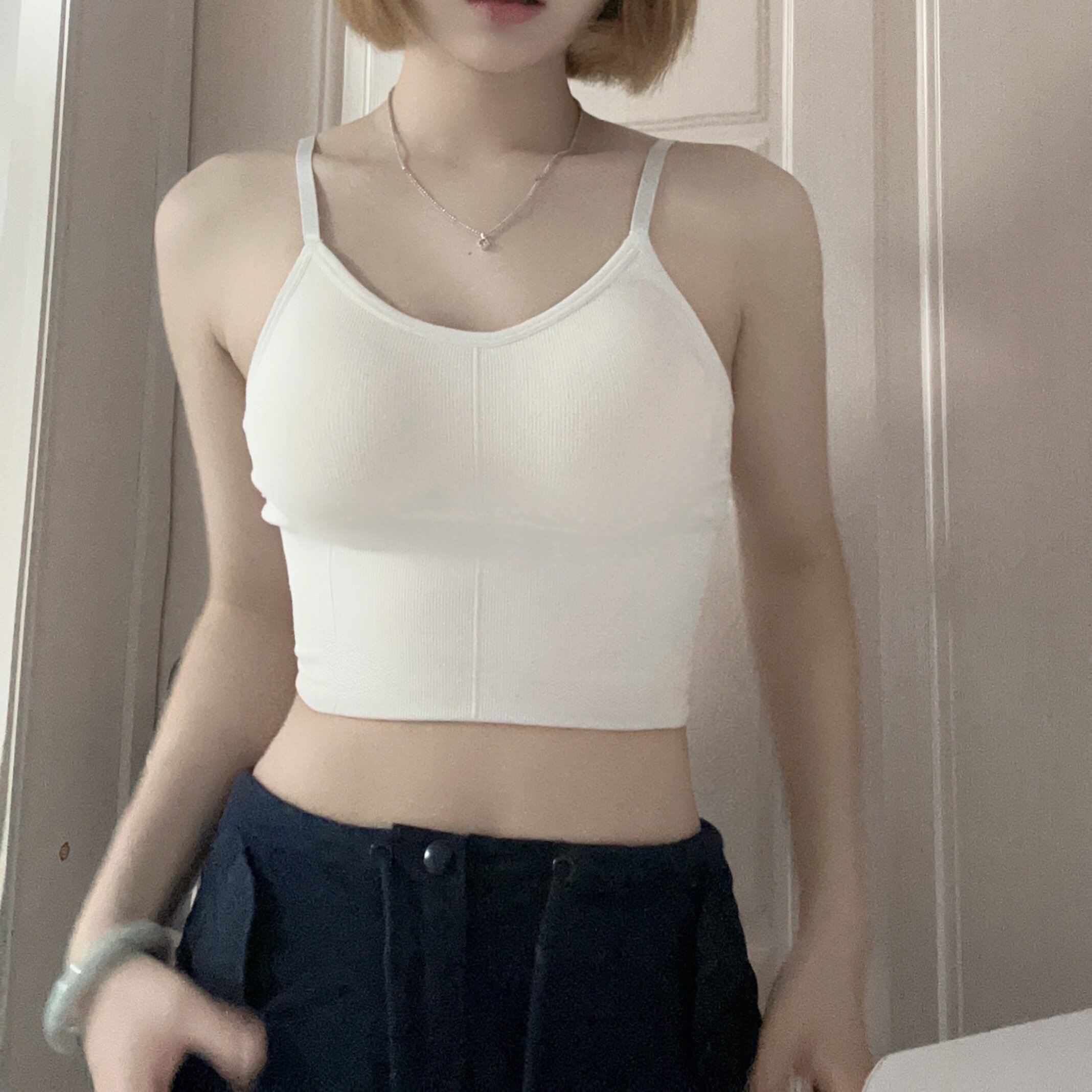 白色美背小吊带背心女内搭夏季网红短款带胸垫内衣打底衫针织上衣