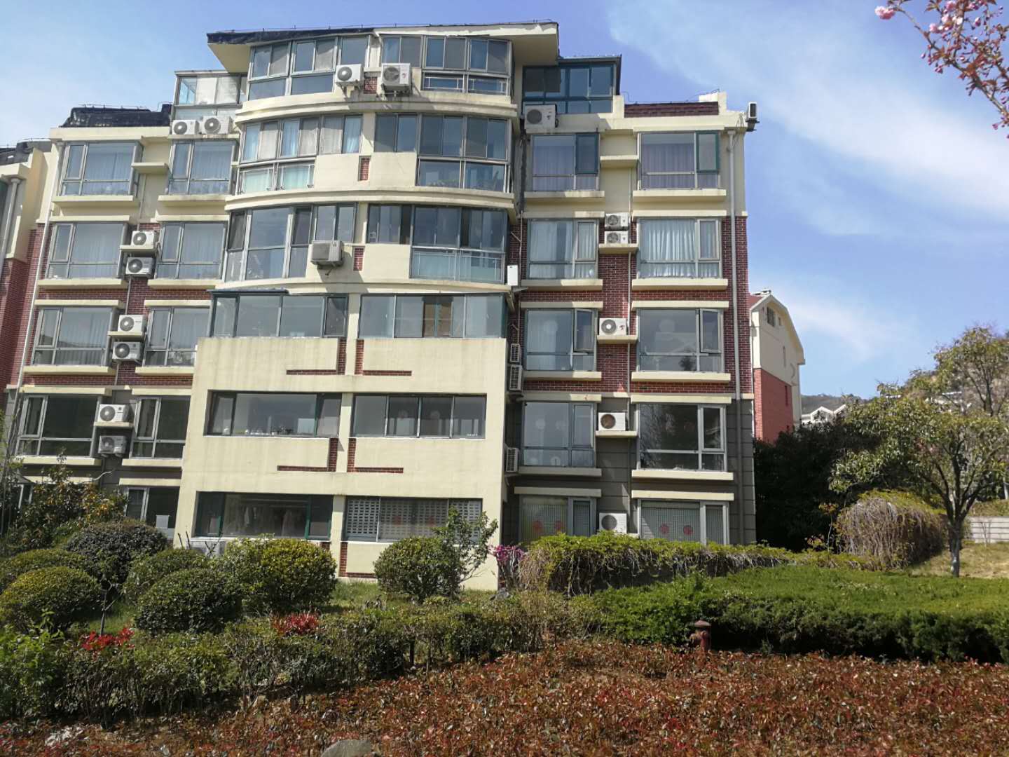 青岛市崂山区香港东路397号3号楼1单元101户(山水名园)138.44平米住宅