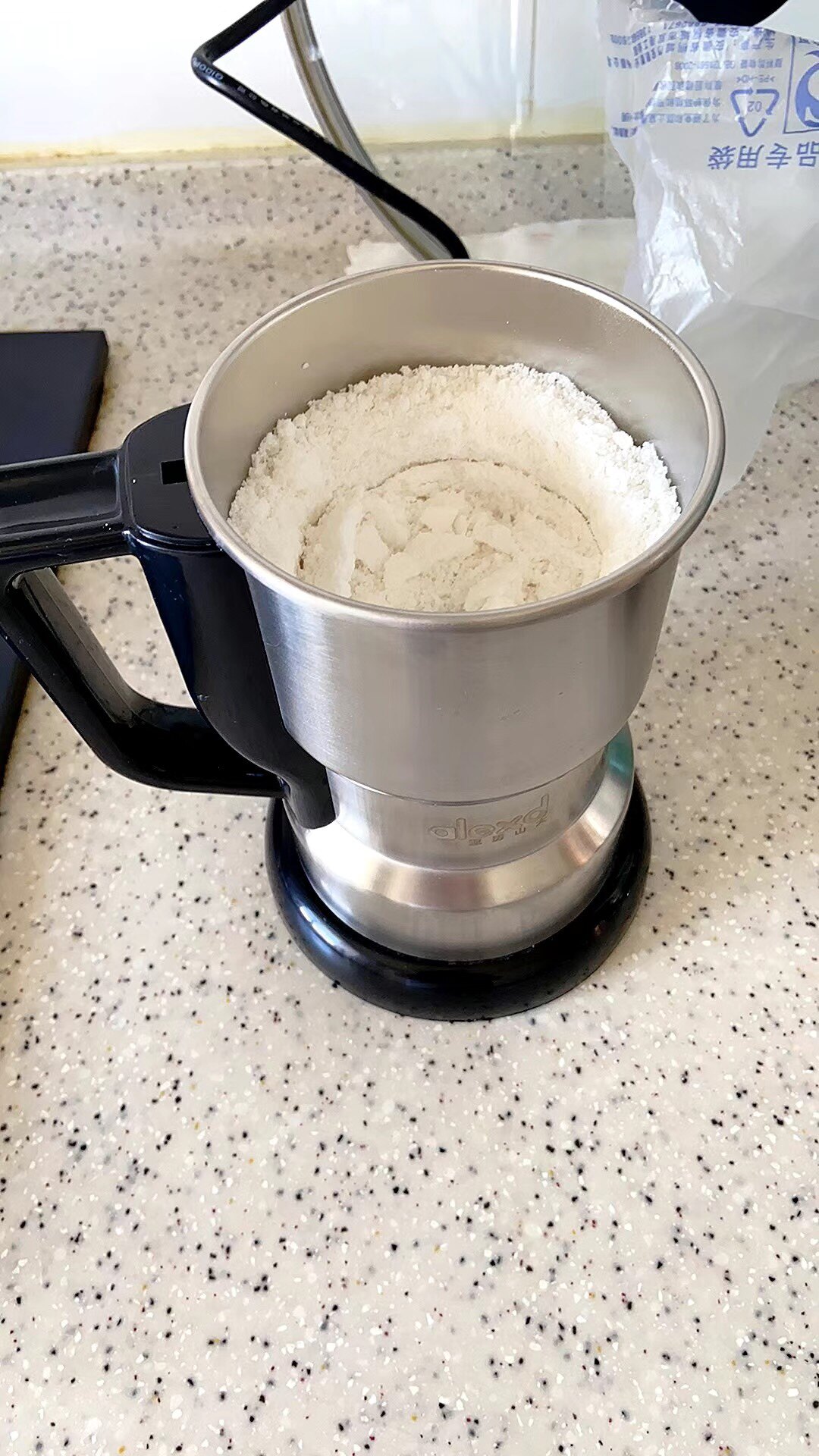 打花椒磨粉机打粉机粉碎机小型超细破碎钓鱼料五谷杂粮辣椒研磨机