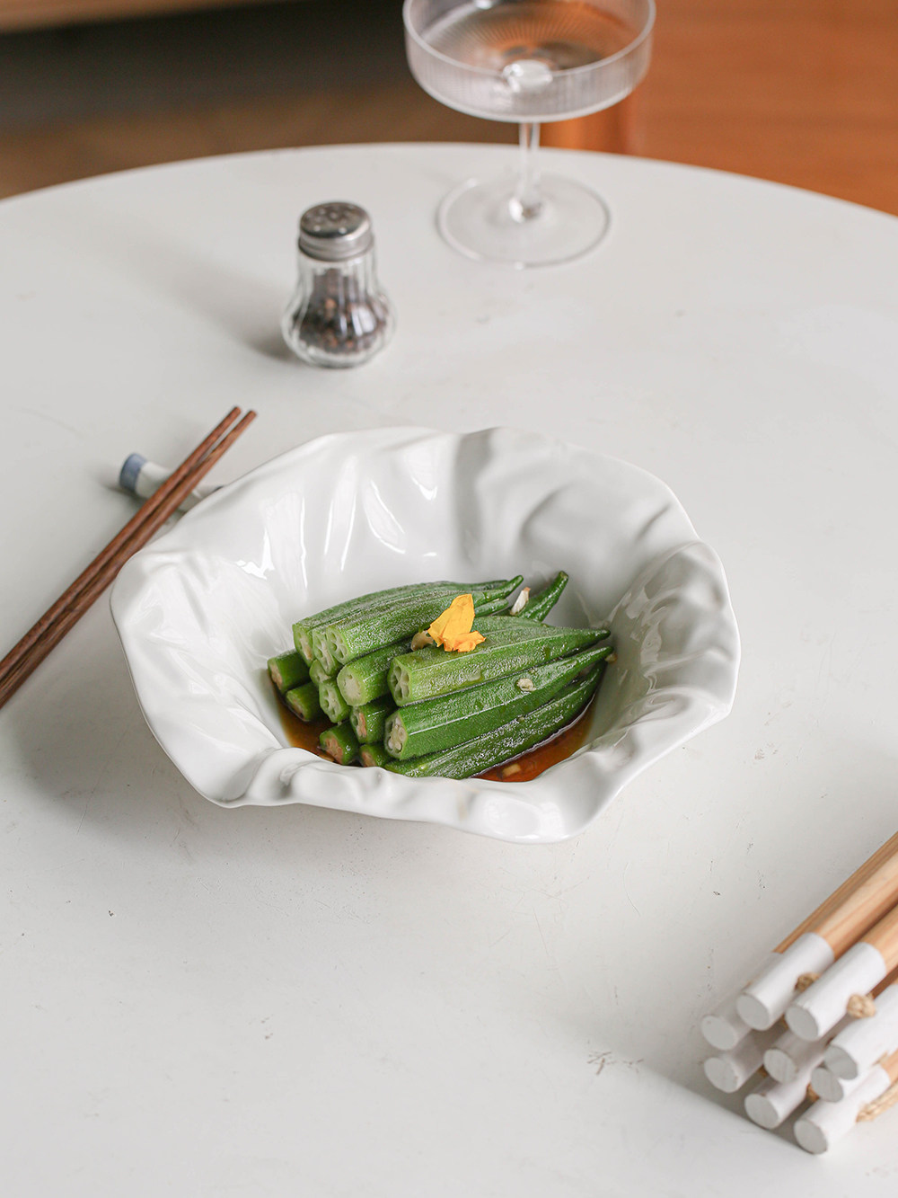 凉菜盘商用异形白色陶瓷褶皱沙拉盘子菜盘酒店饭店专用冷菜盘汤盘