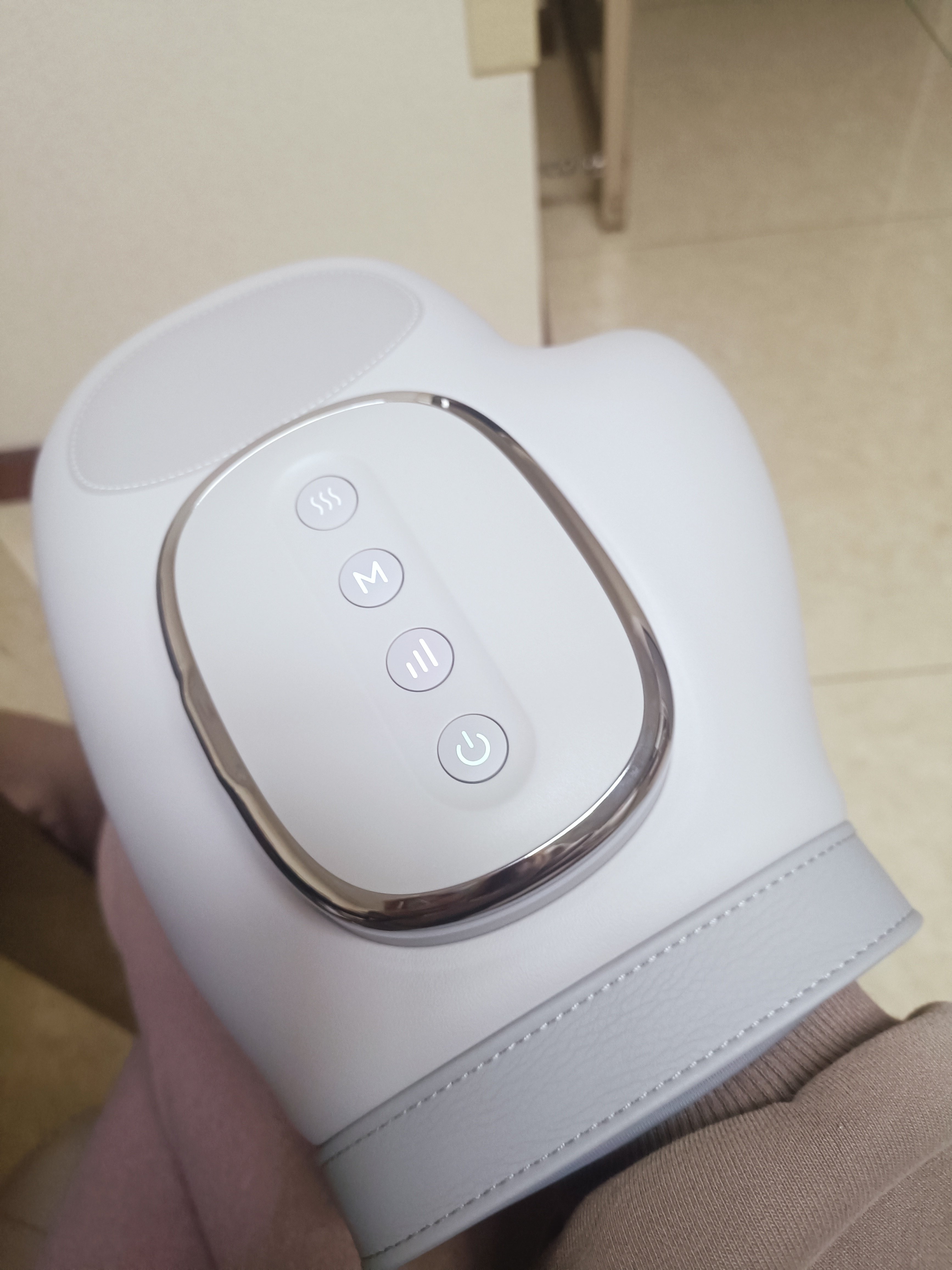 手部按摩仪手腕手掌关节热敷气压分指经络穴位疏通手指僵硬按摩器