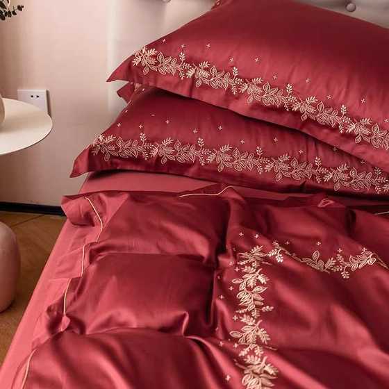 High-end European style romantic wedding cotton four-piece set new red embroidery wedding quilt cover bedding newlyweds
High-end European style romantic wedding cotton four-piece set new red embroidery wedding quilt cover bedding newlyweds