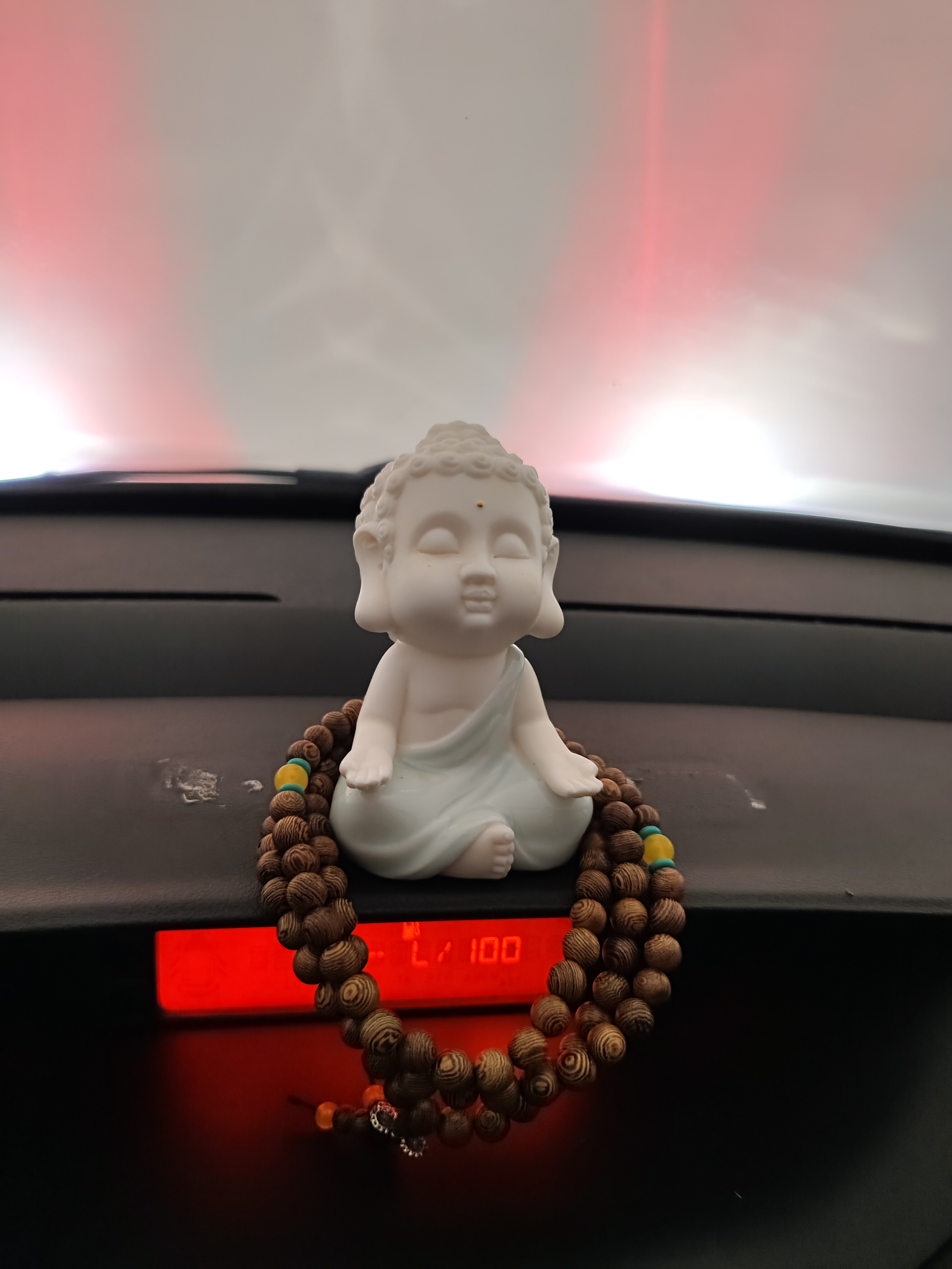 七珍车内饰品摆件陶瓷创意小和尚车载佛像车上仪表台装饰汽车用品