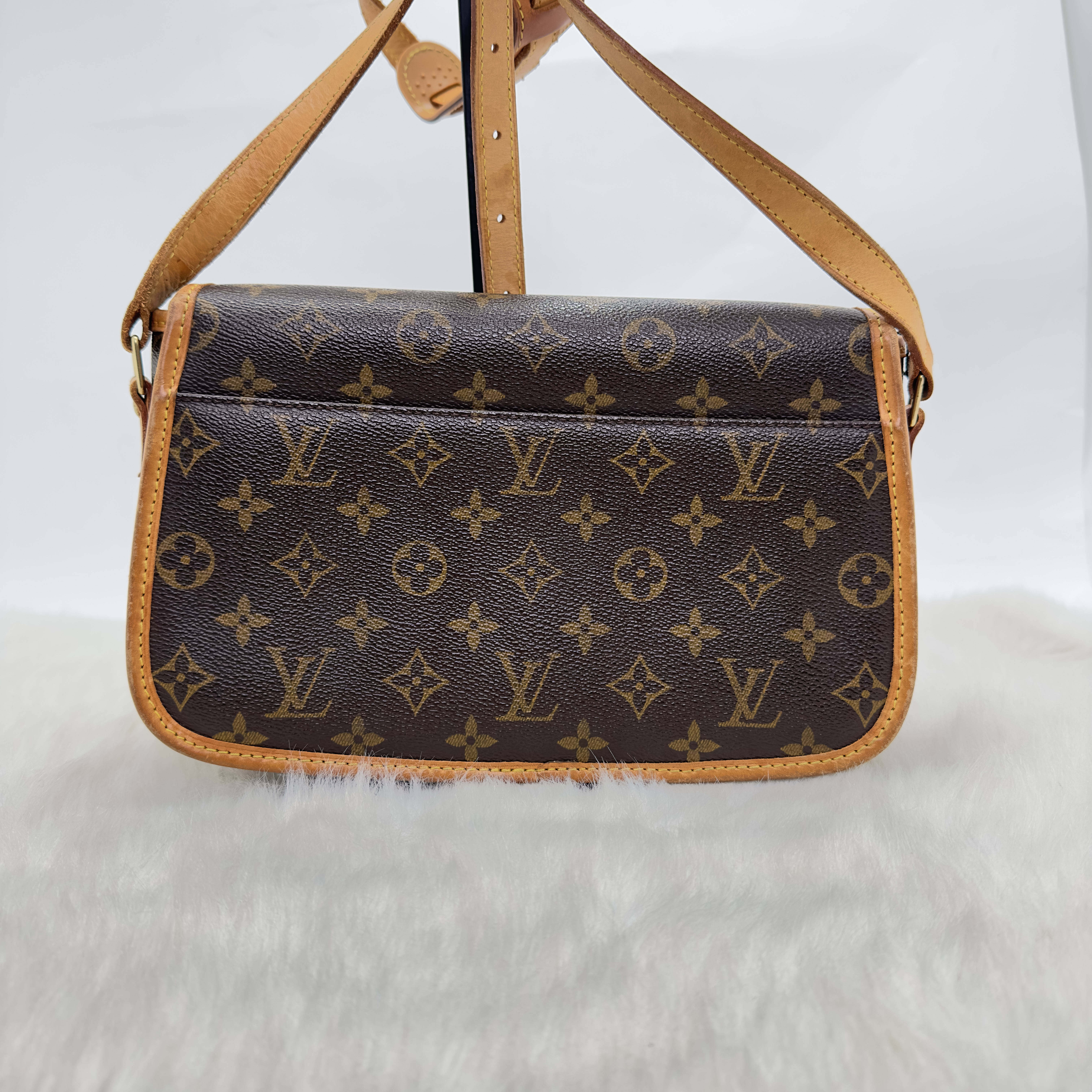 专柜正品[9.8新]lv/路易威登老花diane法棍包米黑肩带单肩斜挎包