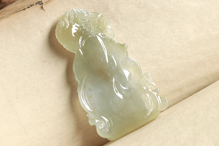 源头好货四会余良宝大师翡翠a货厚实冰种黄翡吊坠关公67.30克拍卖