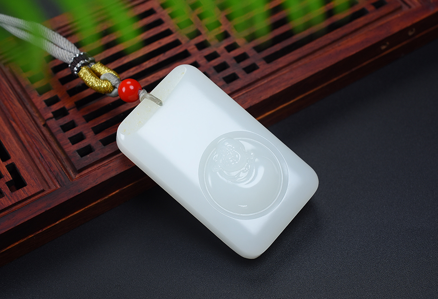 玉石雕刻大师吴春强作品 寓意佛引福来和田玉白玉笑佛玉牌40.9g