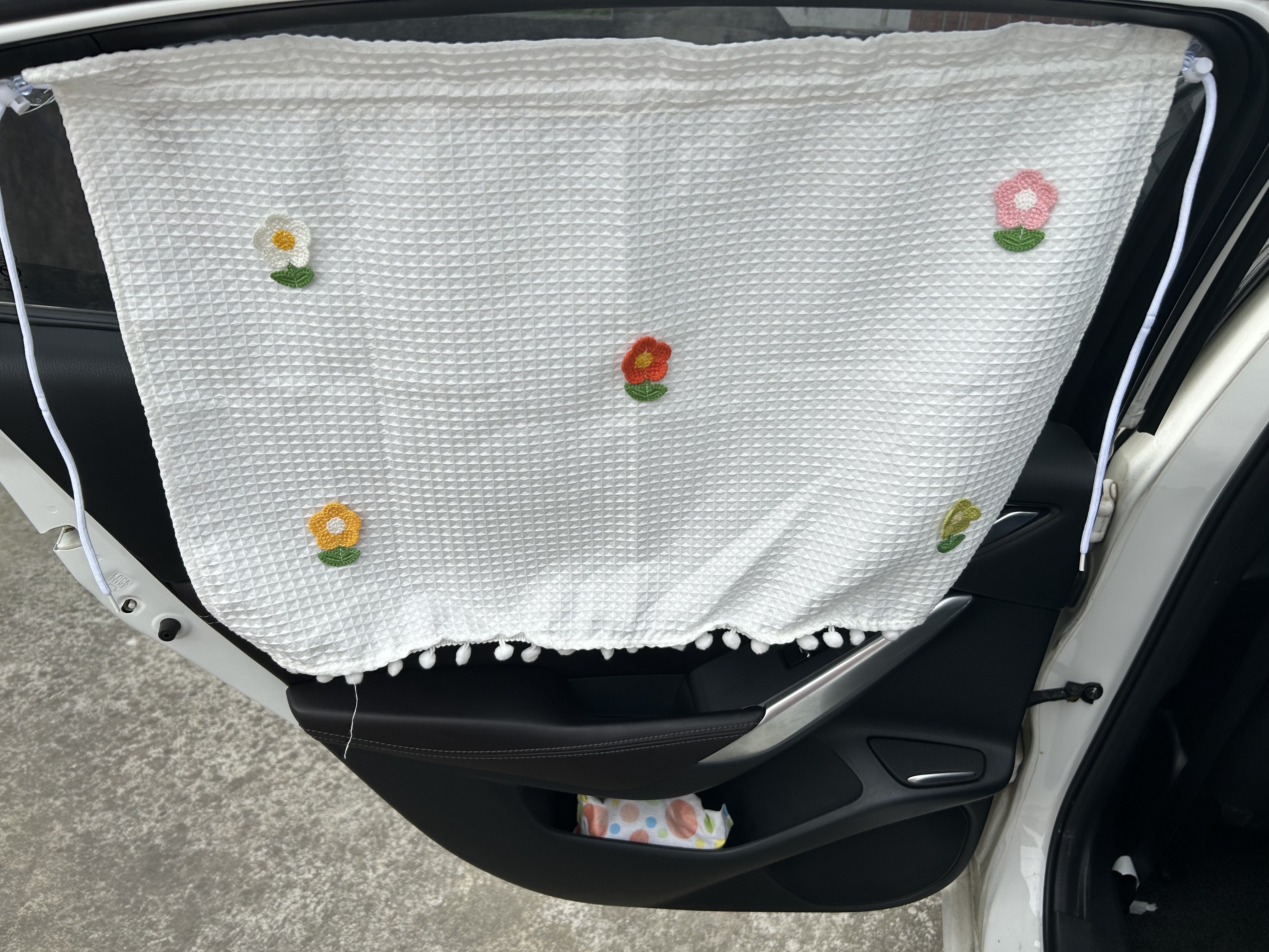 高档汽车遮阳帘轿车遮光窗帘吸盘式车内车窗防晒隔热遮阳挡儿童