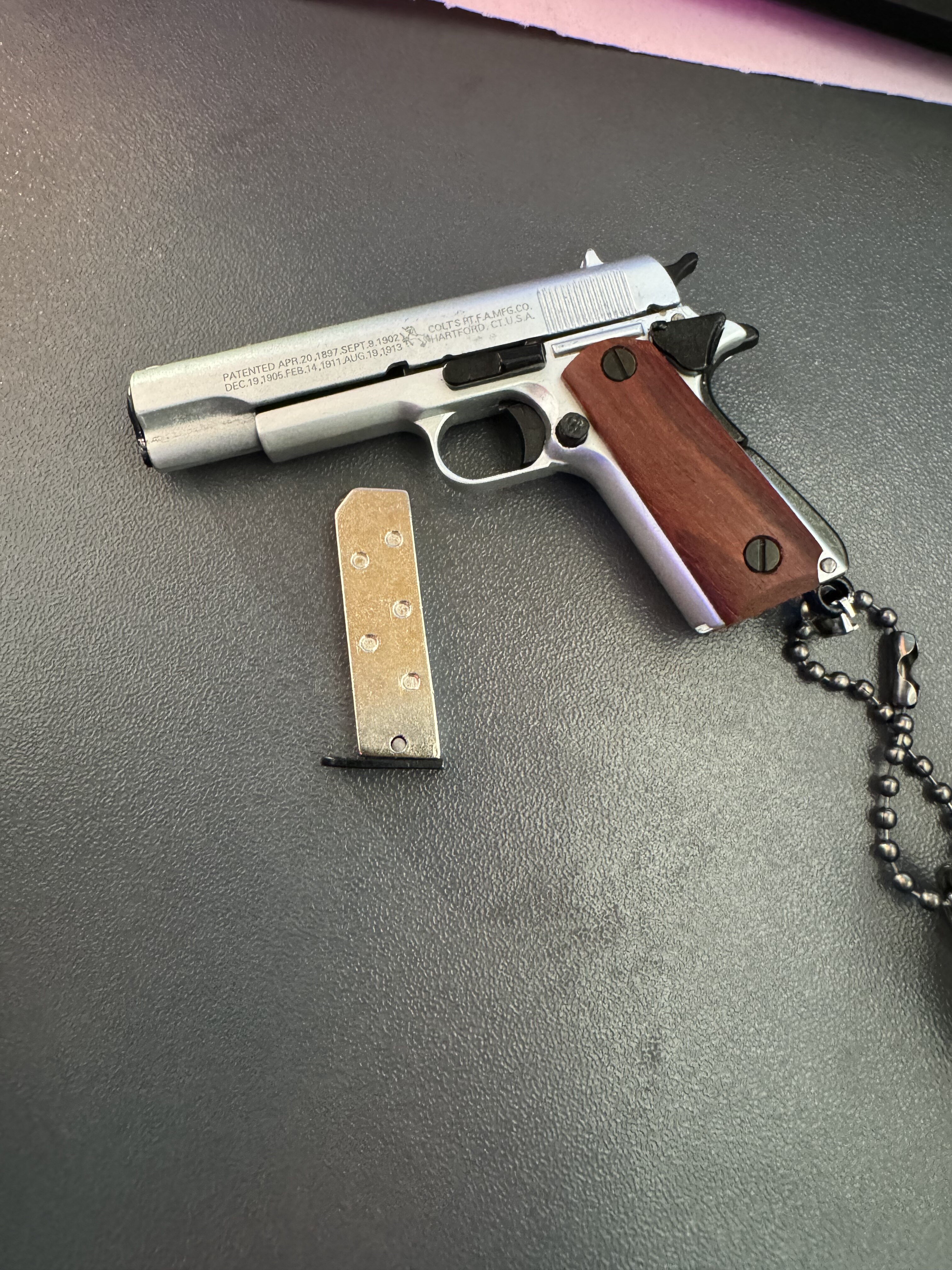 迷你手枪项链钛钢可拆解1911钥匙扣csgo游戏周边模型13解压挂件