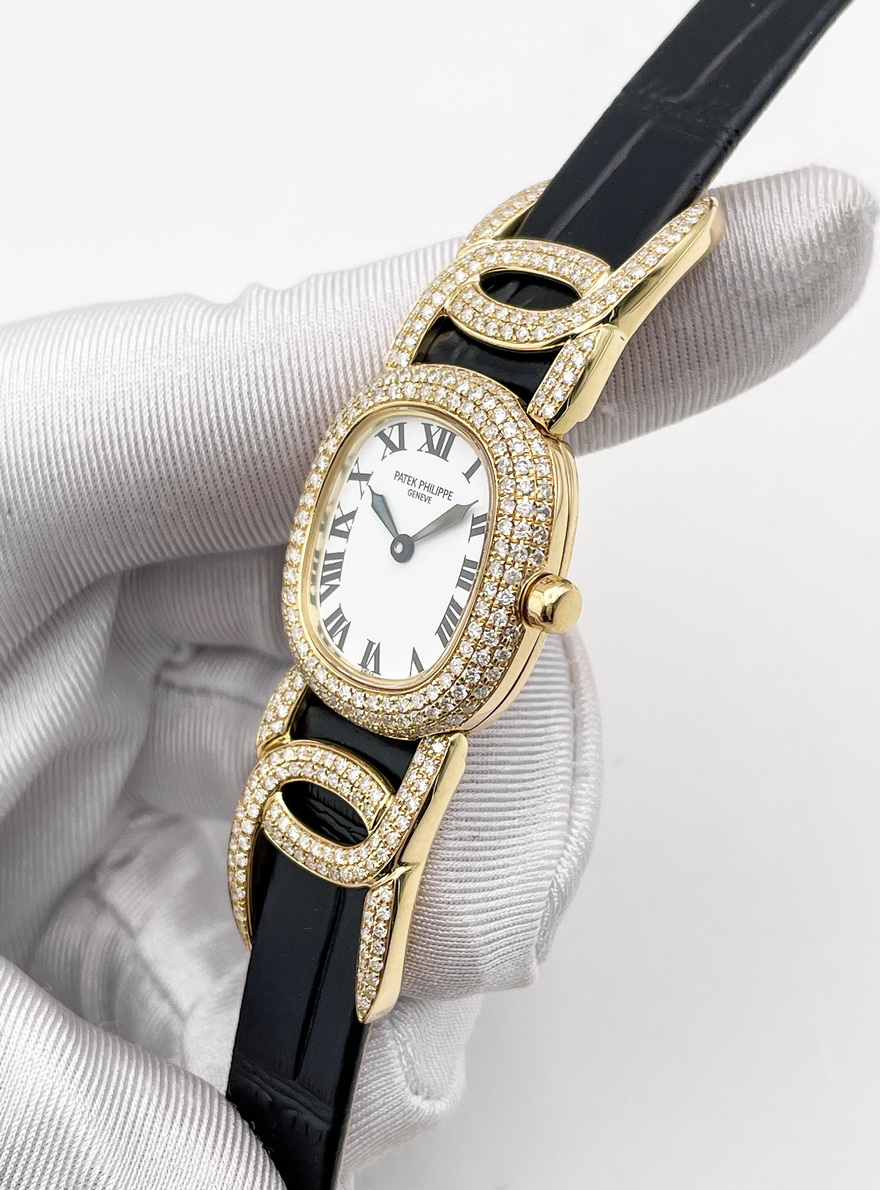 [5折热门手表]9.5新百达翡丽18k黄金后镶钻石英女表 公价约25万