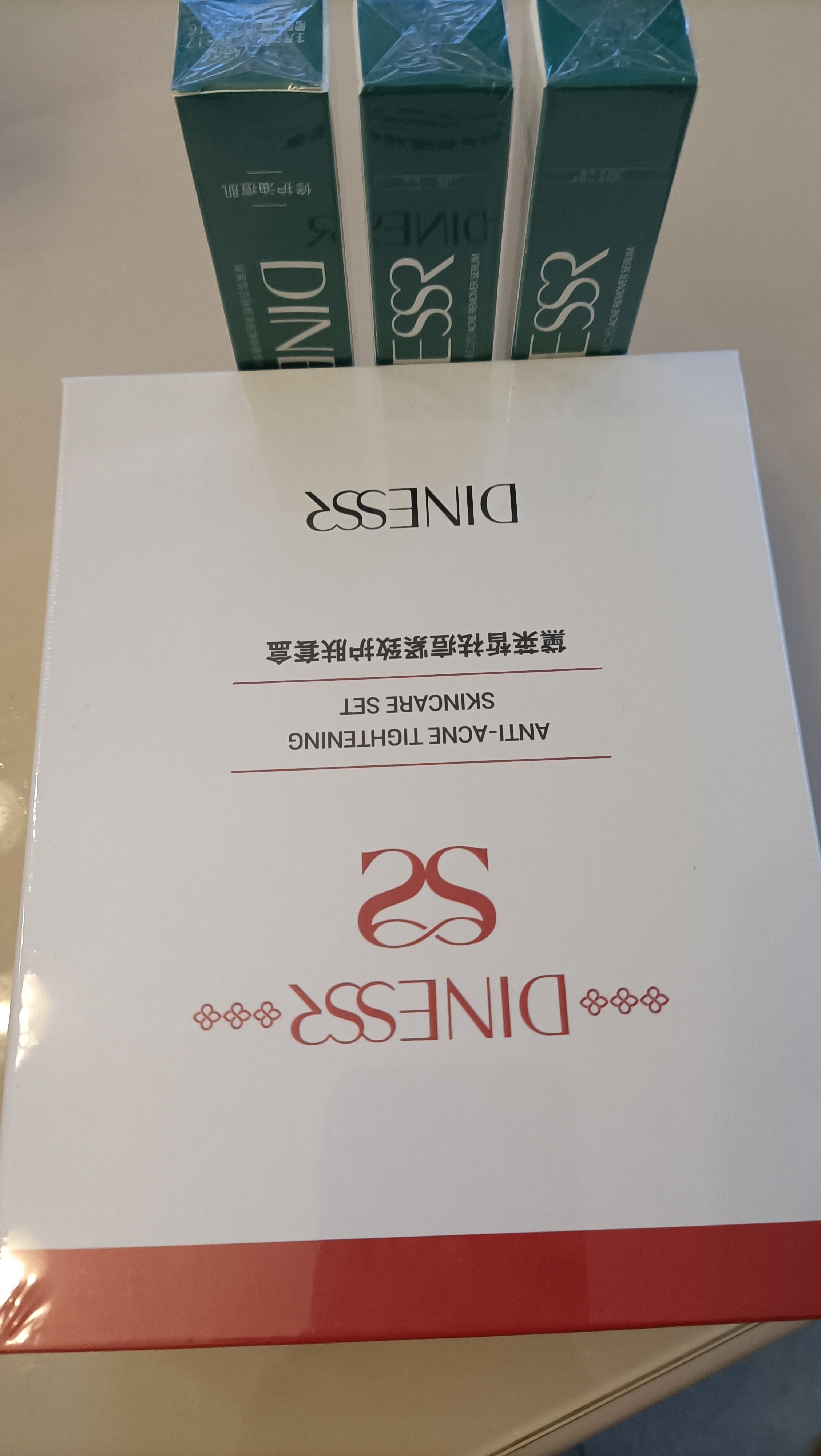 黛莱皙祛痘特护霜精华水精华乳霜积雪草护肤套盒