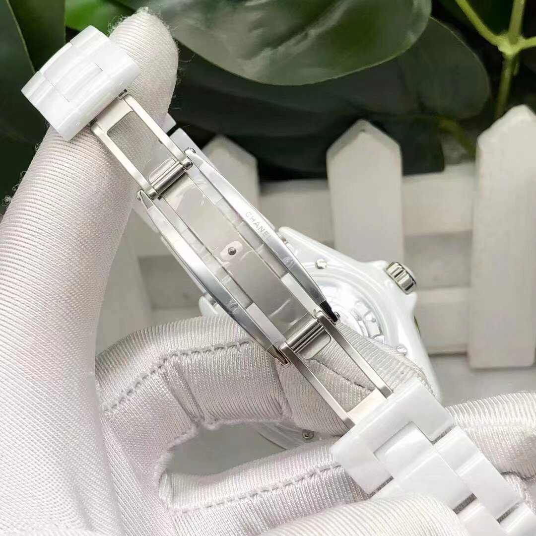 先鉴后发[9.8新]香奈儿j12系列h5700自动机械女手表陶瓷手表正品