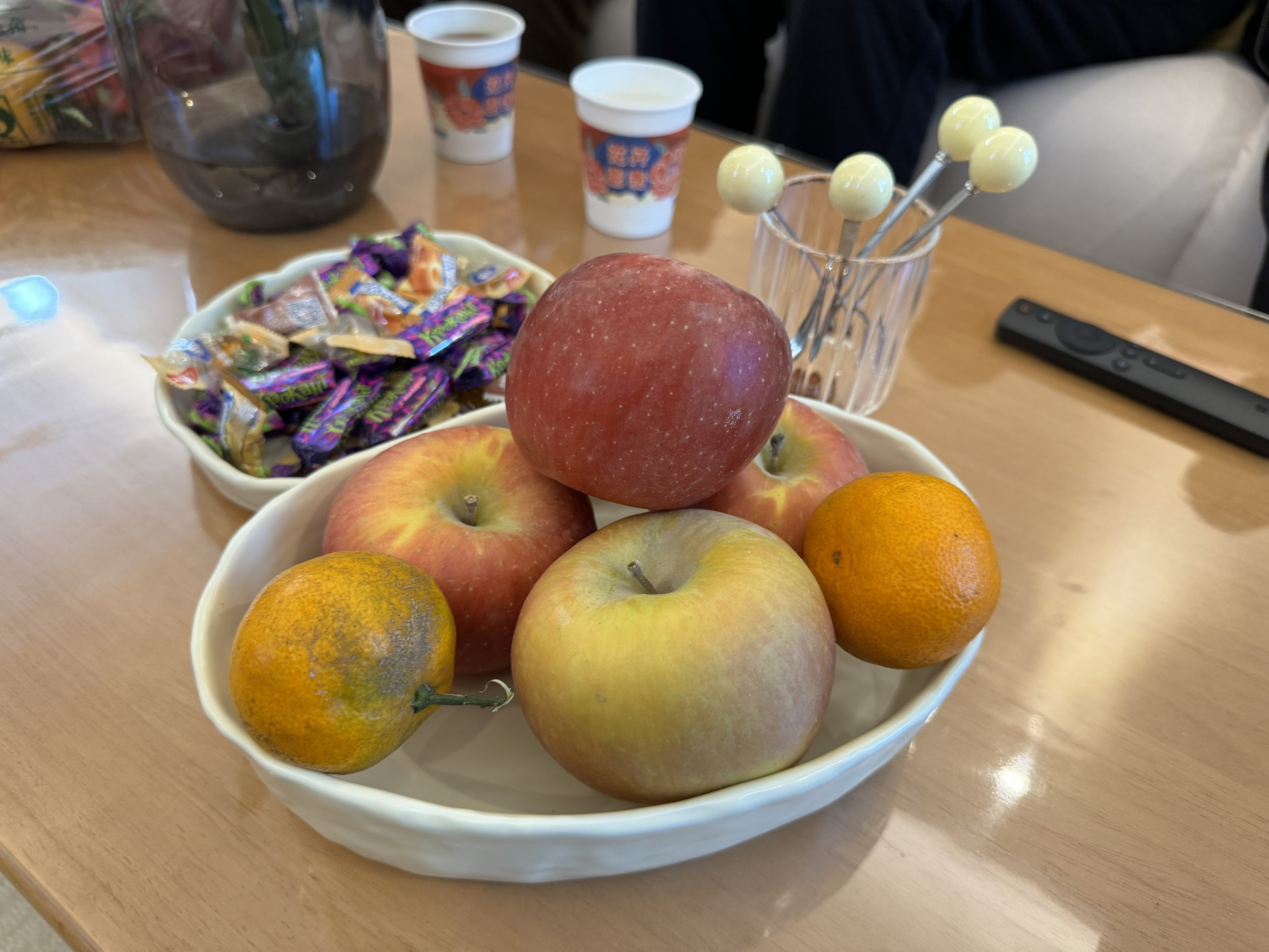 陶瓷手捏水果盘家用客厅大容量精致果盘奶油风茶几摆件零食摆放盘