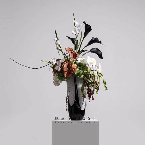 Fairy light luxury modern glass water rippled vase flower art model room restaurant hotel front desk soft decoration decoration
Fairy light luxury modern glass water rippled vase flower art model room restaurant hotel front desk soft decoration decoration