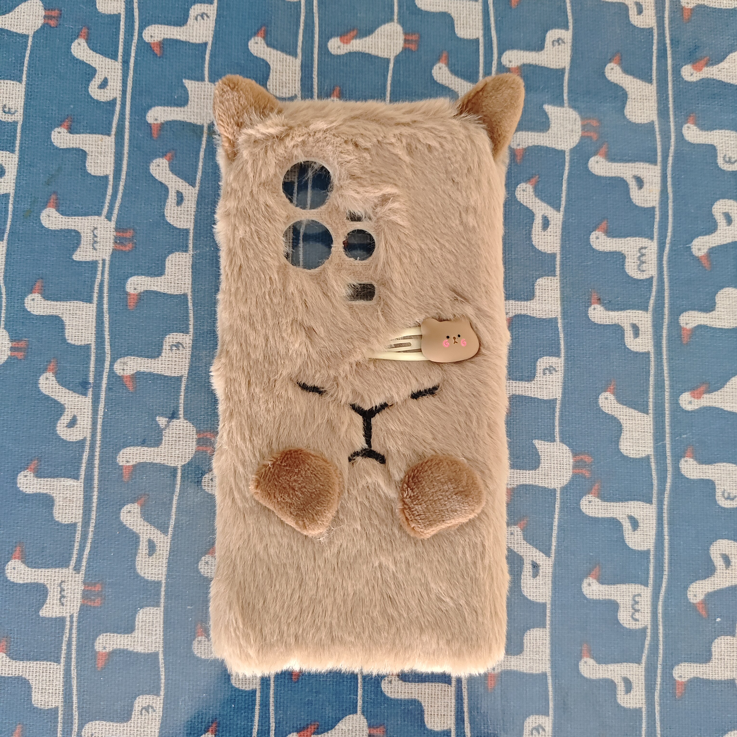 卡皮巴拉vivoiqooz8/z7/z6x毛绒手机壳iqooneo8新款neo7/iqoo11女