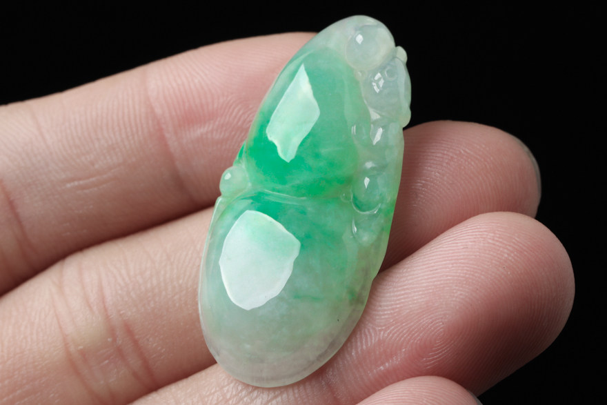 拍卖玉吊坠天然a货正品翡翠飘阳绿玉吊坠挂件6.59 克招财福禄