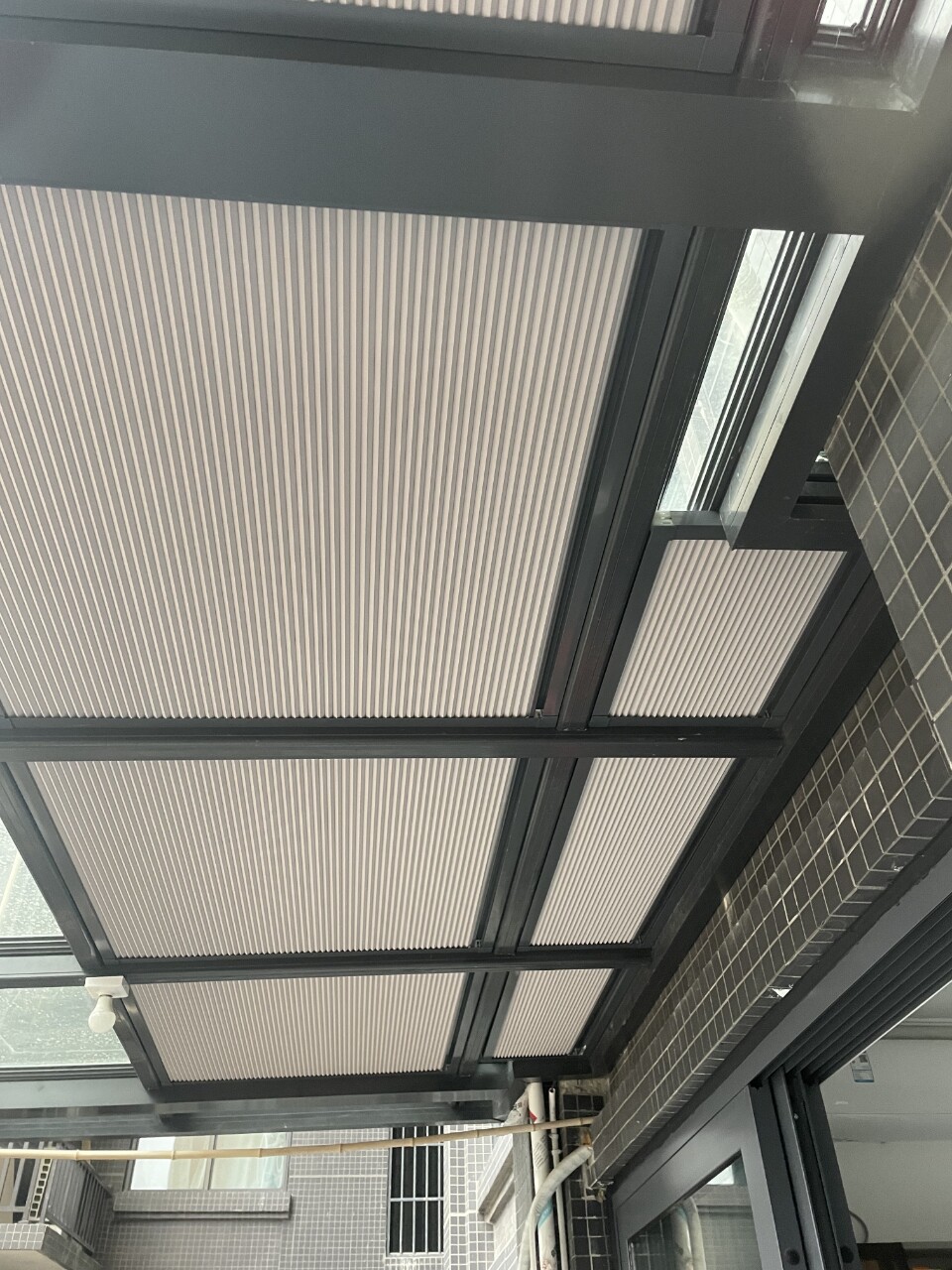 蜂巢帘阳光房专用全遮光电动免打孔遮阳神器内嵌式百叶窗帘天棚帘