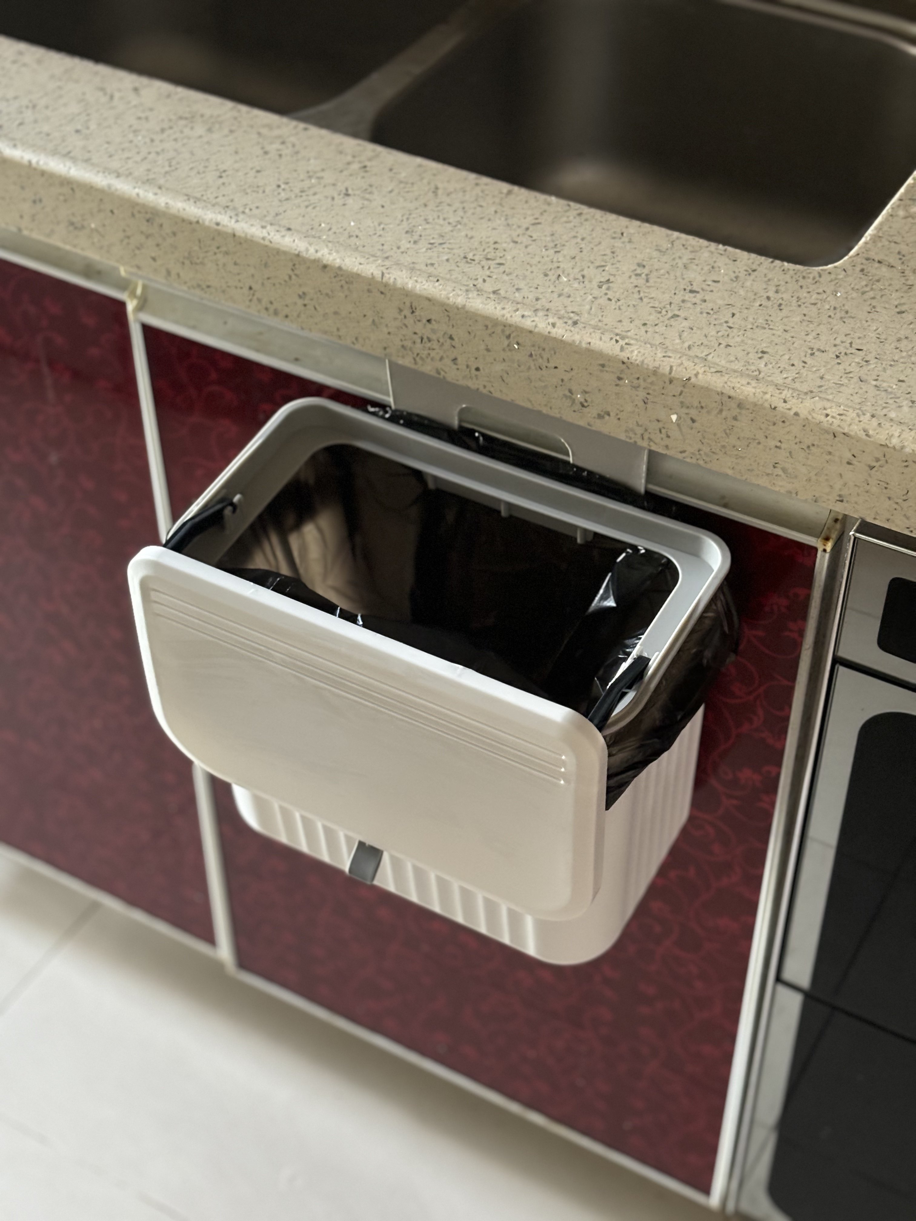 厨房垃圾桶挂式家用2024新款带盖厕所卫生间壁挂专用免弯腰厨余篓