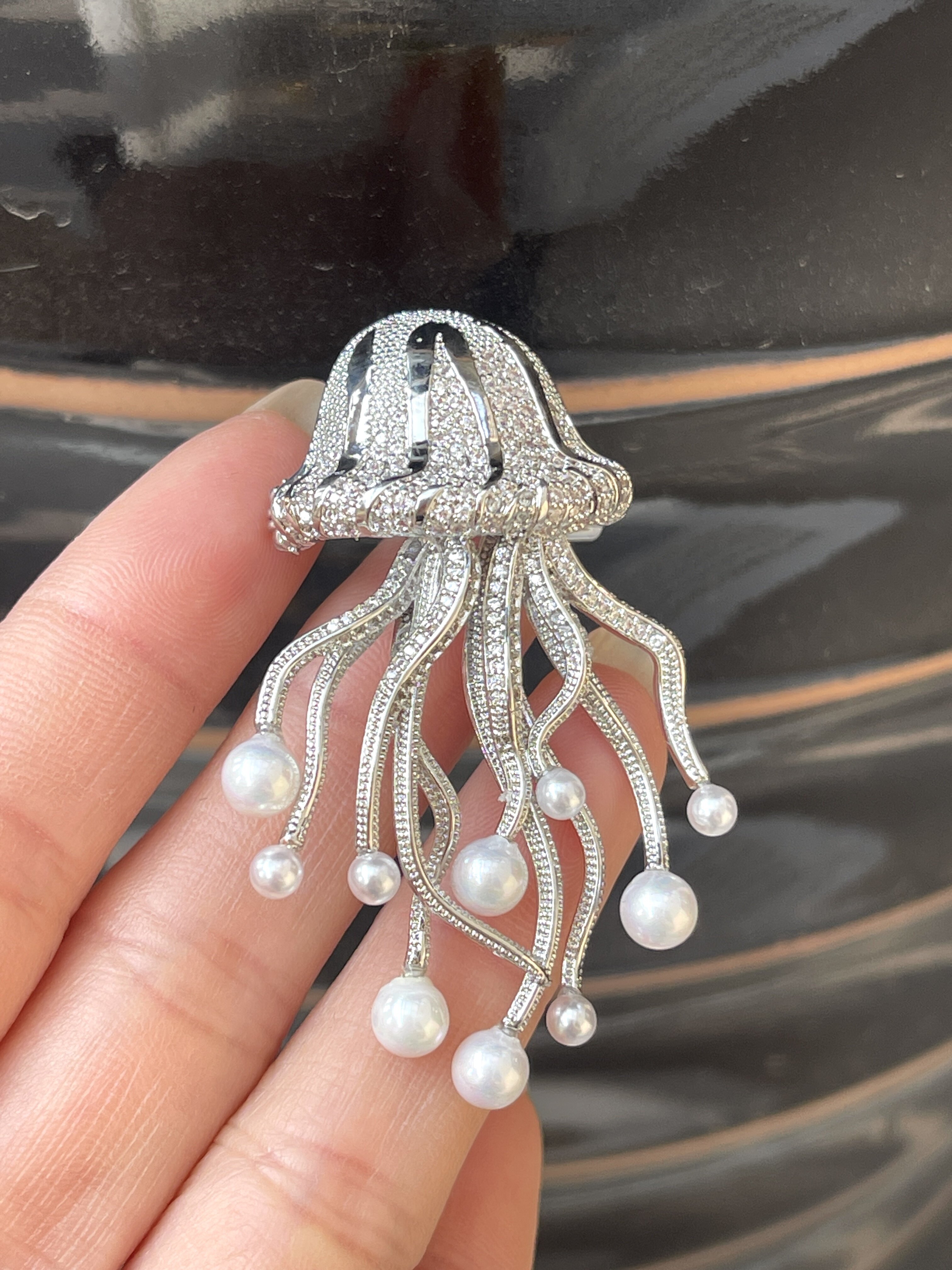 西凉妃子设计师款海洋博物馆展览爆款高档定制水母胸针公司福利品