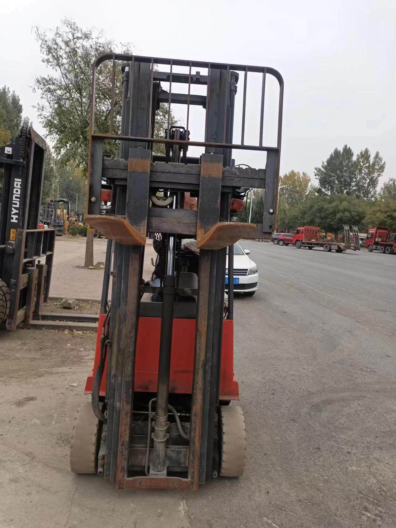 1.5吨电动叉车,三级门架,臂高6米(01203) - 资产处置 - 阿里资产