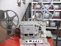To undertake the old film screening business (film and television props rental 5000 yuan per day)