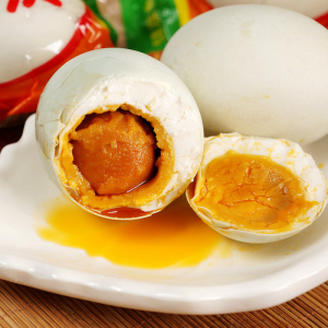 乳山特产散养海鸭蛋农家咸鸭蛋蛋黄流油海边自