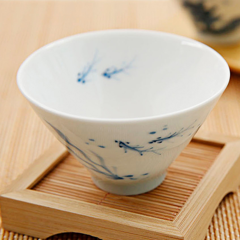 And auspicious jingdezhen blue And white porcelain ceramic cups small cup sample tea cup kung fu tea cups built lamp cup