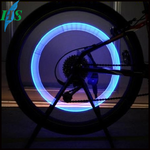 宝马M6汽车装灯风火轮毂灯轮胎气嘴灯载装饰