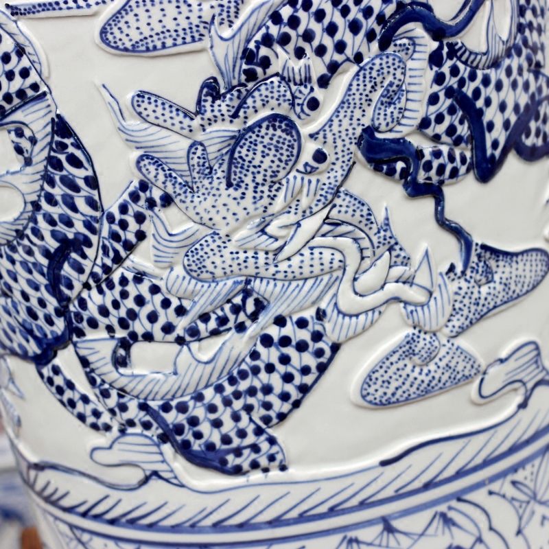 Jingdezhen ceramic blue and white dragon carving dragon quiver office mesa archaize sitting room place, calligraphy and painting scroll to receive goods