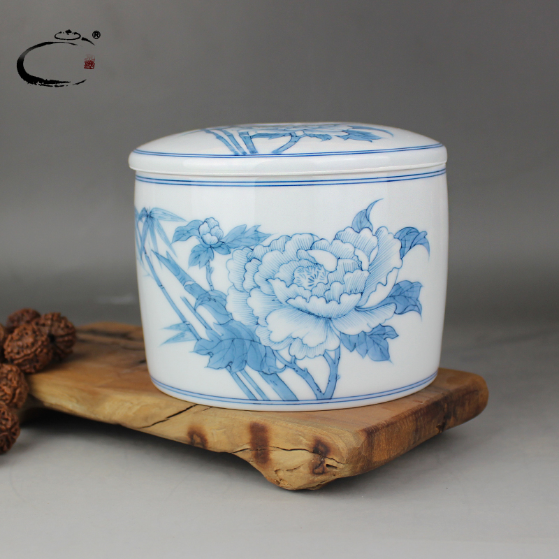 And auspicious hand - made jingdezhen blue And white with a silver spoon in its ehrs expressions using caddy fixings checking ceramic large seven cakes tea packaging gift box