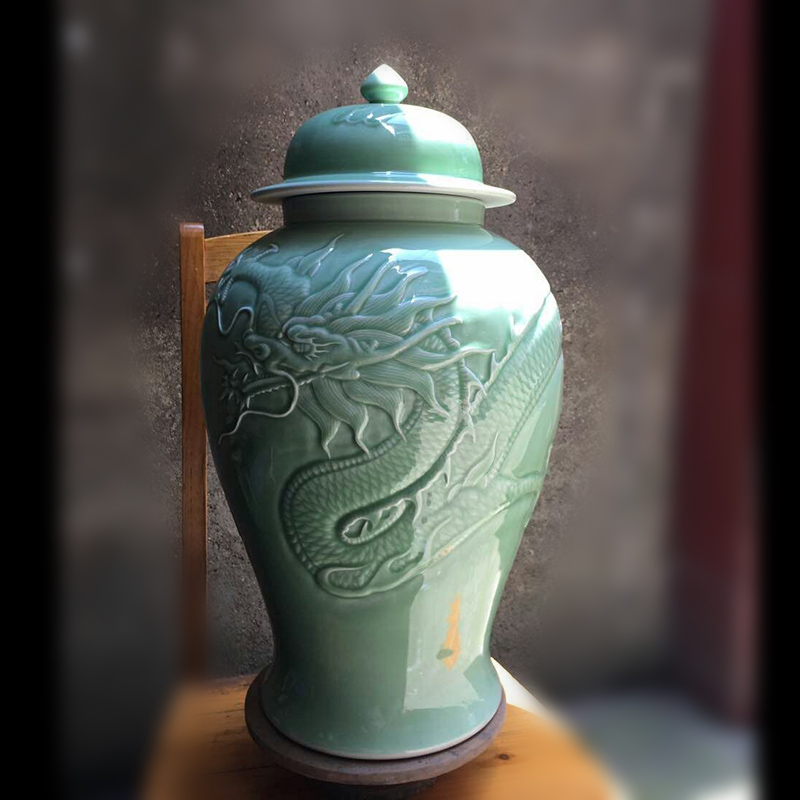 Jingdezhen hand - carved bound branch lotus lines and dragon decoration general pot pea green, pure color general display tank