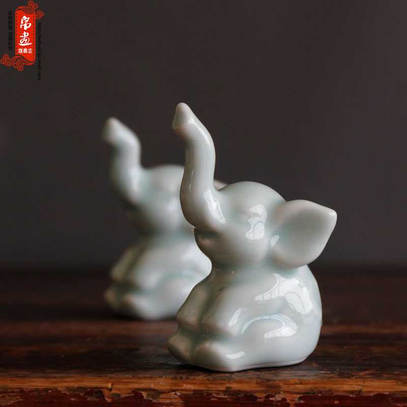 The sitting room lucky elephant ceramics handicraft furnishing articles small jingdezhen tea pet teahouse, lovely creative home decoration