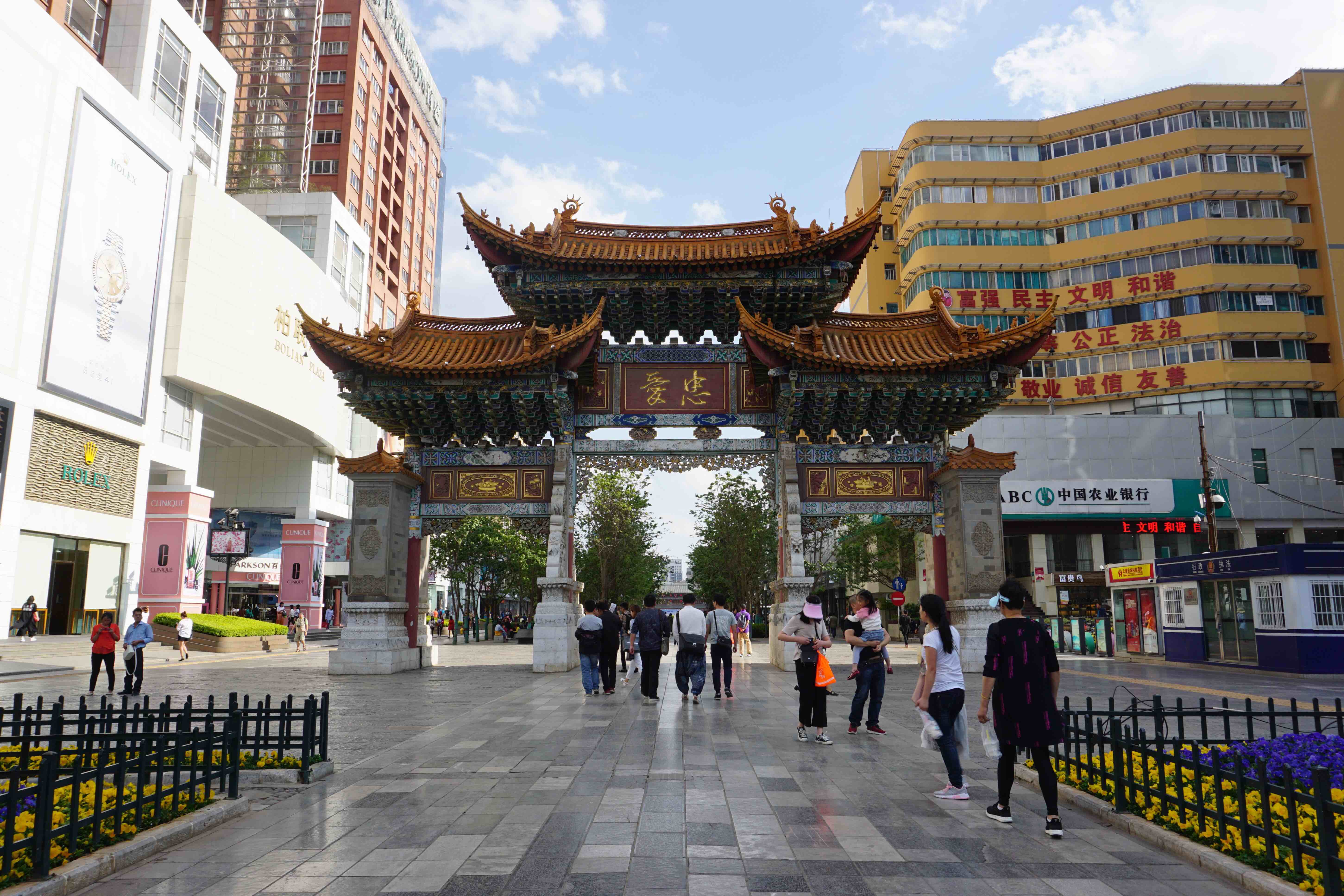 【昆明南屏步行街天气预报】最新实时天气,昆明旅游指数/交通指数,24