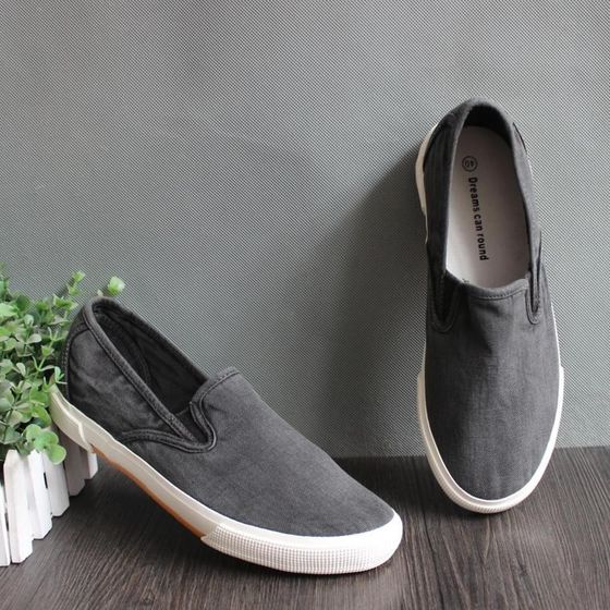 Korean new popular men's shoes canvas u shoes for men with a lazy shoe wash and make old black and gray
Korean new popular men's shoes canvas u shoes for men with a lazy shoe wash and make old black and gray