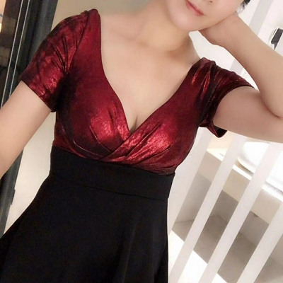 衣服昨天就收到了，今天就试了，不错，连衣裙穿起来很显瘦，小性感，本人身高159，体重93斤穿S尺码很合身，客服推荐的很标准，质量特别好。这个价格很值得，非常喜欢