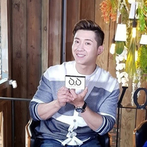 South Korea imported mens milk paste anti-bump seamless breathable invisible summer white T shirt disposable nipple chest patch