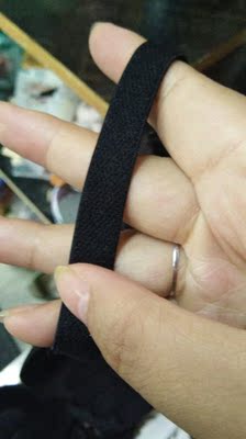 宝贝收到了，收到就试了一下感受，首先我要说一下这个内衣是上薄下厚的，冬季穿的话比较好，但是也有的习惯夏季穿的，穿上很舒服，弹力很好，聚拢效果超级棒，胸小外扩都可以穿，而且我是属于肩窄的那种以前买的都是宽肩带内衣就老是往下滑，但是这款肩带可以不滑很稳固，总的来说超级可以，就是物流有点慢，但是没关系，还是很满意，也要谢谢直播的主播小雅很有赖心给我推荐这款，