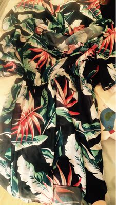 特别好看，黑色显瘦而且遮肚，我是个胖mm，但穿上以后不显胖，很仙气儿。良心推荐大家购买！