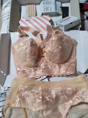 质量好 和图一样  穿上美美哒 喜欢的赶紧下单了 还有好多礼品送哦 满意的一次购物 下次还会来哦