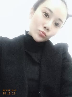 衣服穿了两天了，很好穿，也不扎人，配衣服穿的，很好看哦，很满意的一次购物，准备再入手件白色。