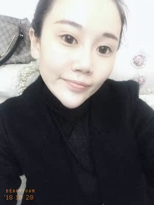 衣服穿了两天了，很好穿，也不扎人，配衣服穿的，很好看哦，很满意的一次购物，准备再入手件白色。