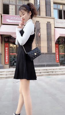 收到几天了，无色差，裙子布料弹性很好，试穿了一下搭配白色打底不要太好看，天冷点可以搭配外套穿上也挺漂亮的，好看物流很给力，快递小哥很热情也周到，给送到家门口，辛苦啦。