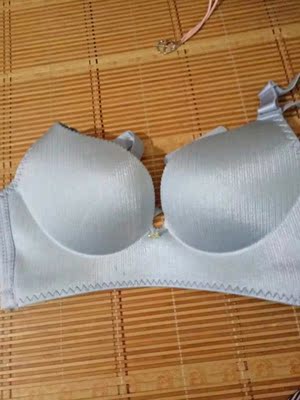 试穿了一下真的很舒服,无束缚感。很透气,价格便宜质量做的还不错。款式也好看,拿到手上摸的话真的很柔软,推荐大家买哦 试穿了一下真的很舒服,无束缚感。很透气,价格便宜质量做的还不错。款式也好看,拿到手上摸的话真的很柔软,推荐大家买哦