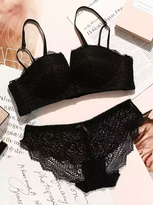 真的挺好看的，适合我这种小胸的人穿，不错不错，穿上挺好看，经常买他家的内衣，已经是老回头客了，嘻嘻