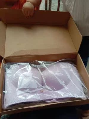 内衣穿着挺舒服的,面料光滑,肩带可以调节,大小也合适,聚拢效果很不错,质量很好,颜色挺好看的,还送了加长扣,很喜欢。 内衣穿着挺舒服的,面料光滑,肩带可以调节,大小也合适,聚拢效果很不错,质量很好,颜色挺好看的,还送了加长扣,很喜欢。