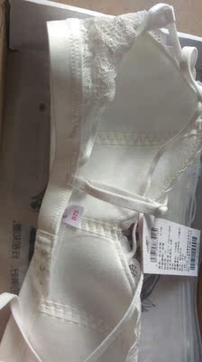 穿着挺舒服的一件内衣，第二件半价挺划算的，第二次买了，超级薄，大小也挺合适的，物流速度还行